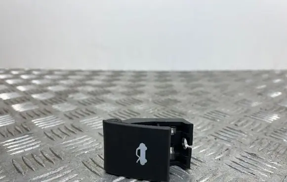 Fiat 500X Engine bonnet (hood) release handle