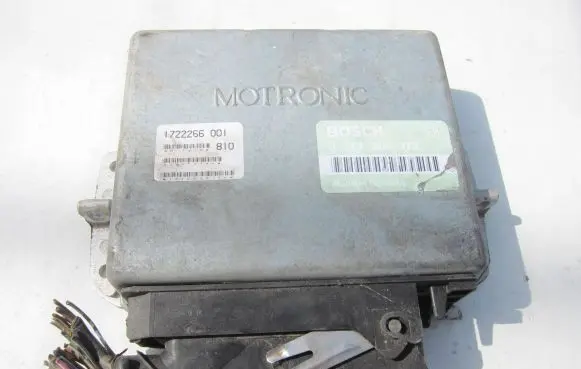 BMW 5 E39 Engine control unit/module 0261200172