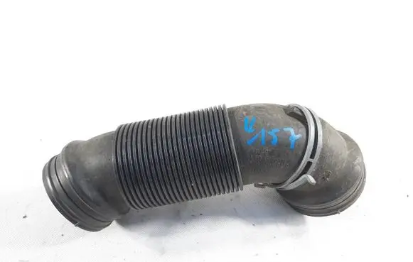 Volkswagen Tiguan Air intake hose/pipe 5N0129684B