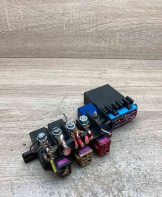 Audi A4 S4 B5 8D Fuse module 8L0941822A 896083000