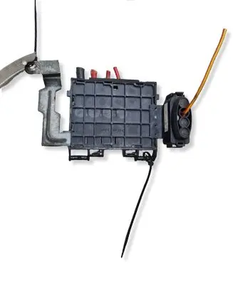 Audi A3 S3 8L Battery relay fuse 