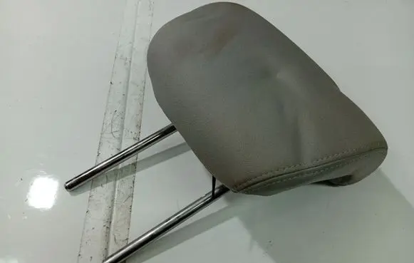 Volvo S40 Front seat headrest 