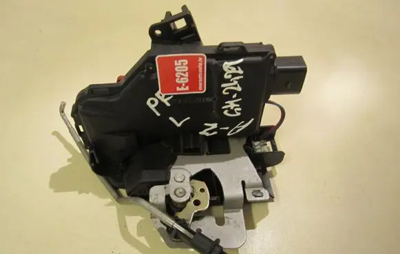 Audi A2 Front door lock 8Z1837016C
