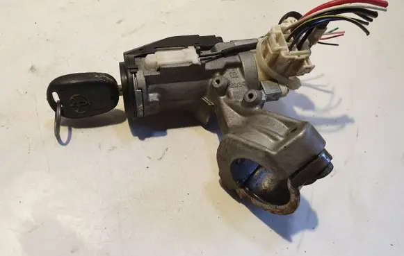 Toyota Corolla Verso E121 Ignition lock 8978313010 2842102135