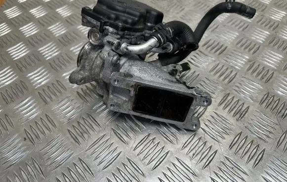 Volkswagen PASSAT B8 Throttle valve 04L128637