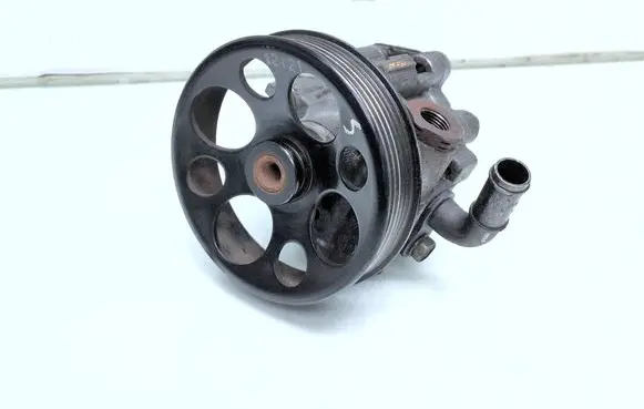 Chevrolet Captiva Power steering pump 95476164 C2K69528