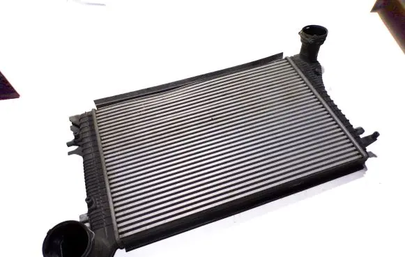 Volkswagen Caddy Intercooler radiator 1K0121345E 1K0145803AL