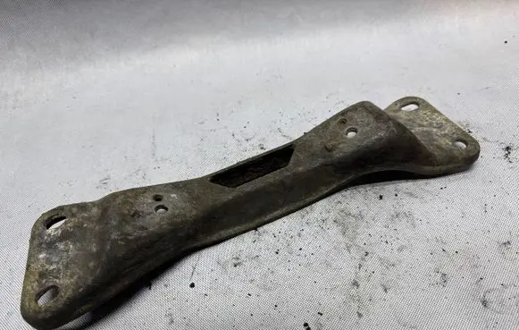 BMW 5 E34 Gearbox mounting bracket 1138578