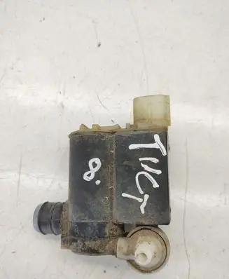 Hyundai Tucson JM Windscreen/windshield washer pump 985102C100
