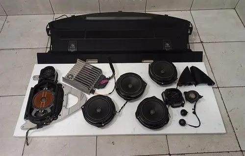 Mercedes-Benz C W204 Side speaker trim/cover A2048205702