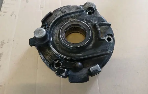 Volvo V70 Oil pump 3077709