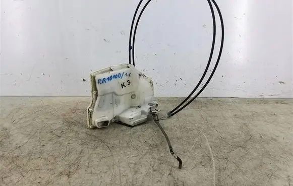 Suzuki Swift I Front door lock 