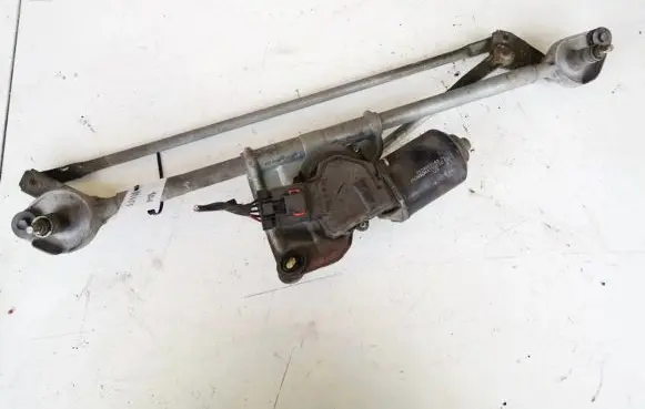 Chrysler PT Cruiser Front wiper linkage and motor
