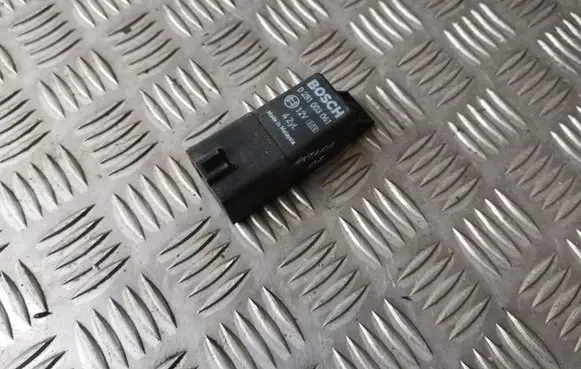 Opel Antara Glow plug pre-heat relay 0281003041 96440063
