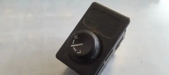 Wing mirror switch