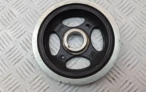 Toyota Avensis T270 Crankshaft pulley 134080R030