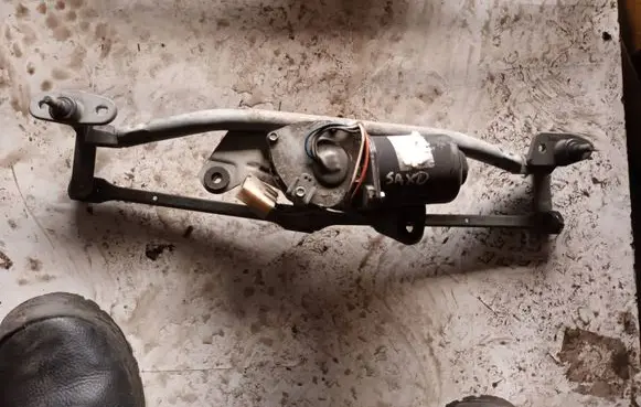 Citroen Saxo Front wiper linkage 