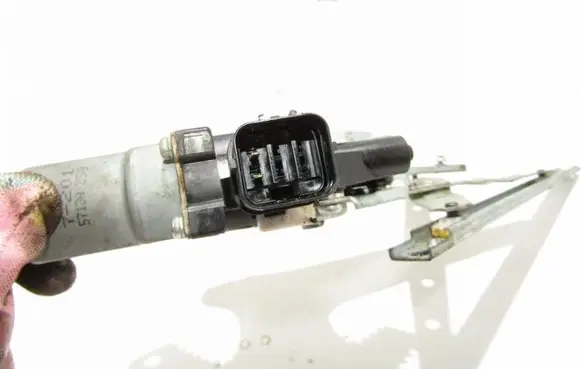 Mitsubishi ASX Rear window lifting mechanism without motor Nėra