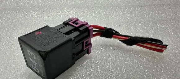 Audi A4 S4 B8 8K Other relay 8K0951253 PA66GF25 V23136B6X72