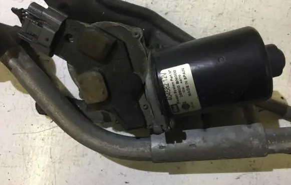 Nissan Almera N16 Wiper motor 404582