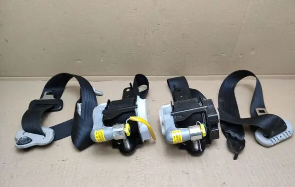 Mazda CX-9 Front seatbelt