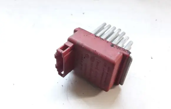 Volkswagen PASSAT B5.5 Heater blower fan relay 