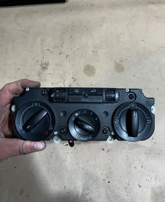 Volkswagen PASSAT B6 Climate control unit 74730961