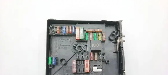 Volkswagen Touran II Fuse box set 1718130