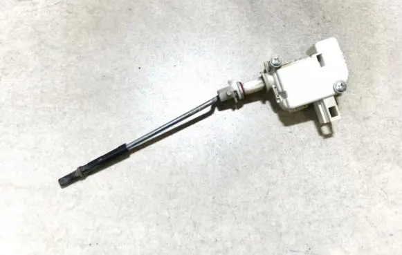 Volkswagen Golf IV Central locking motor 1j6810773 3b0959782