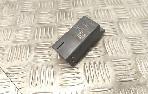 Glow plug pre-heat relay