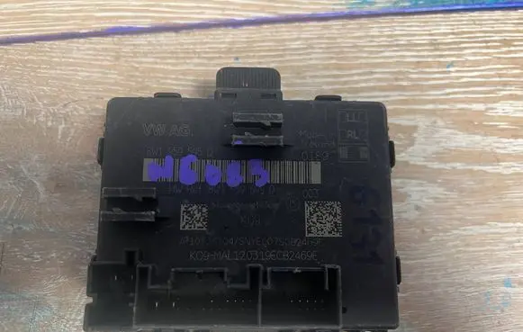 Volkswagen Arteon Door control unit/module 8W1959595D