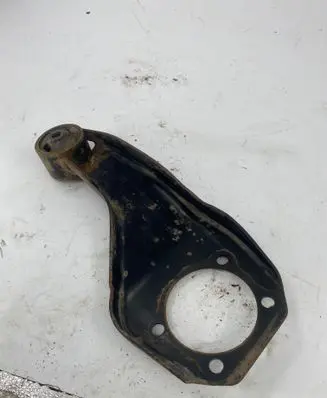 Mitsubishi L200 Front differential bracket
