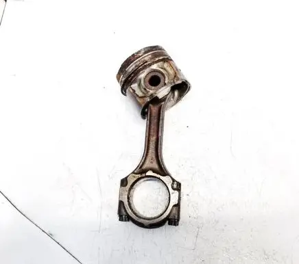 Toyota Avensis T270 Piston with connecting rod