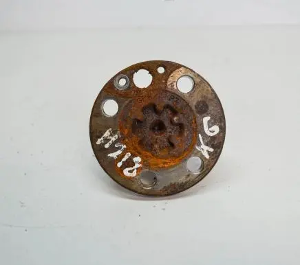 Rear wheel hub