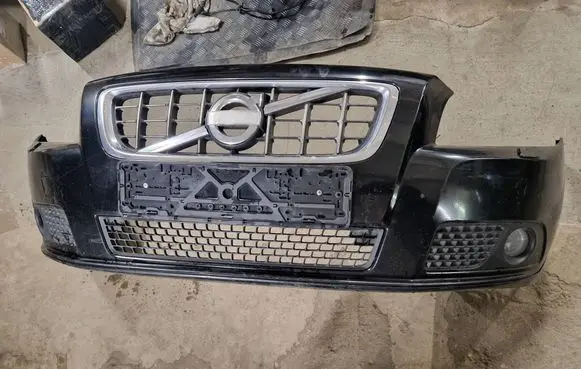 Volvo V70 Front bumper 