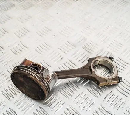 Lexus CT 200H Piston