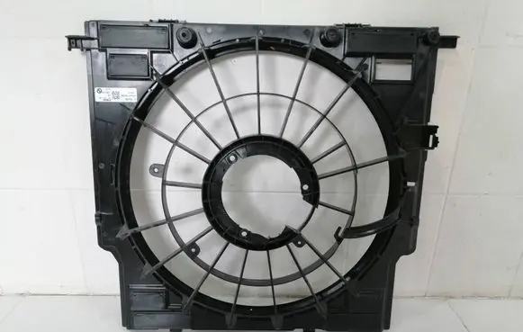 BMW X3 G01 Radiator cooling fan shroud 8472321