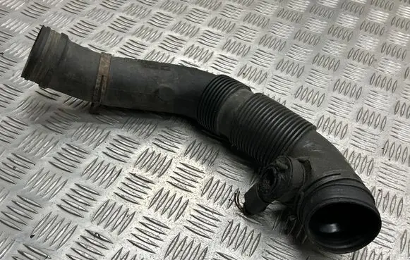 Skoda Octavia Mk2 (1Z) Air intake hose/pipe 1K0129684