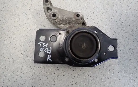 Nissan X-Trail T31 Engine mount vacuum valve 