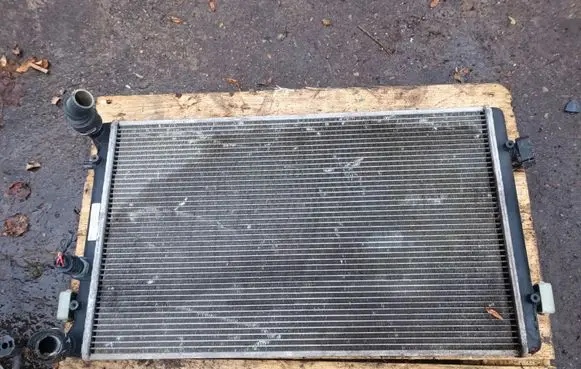 Volkswagen Golf IV Coolant radiator 1J0121253AD