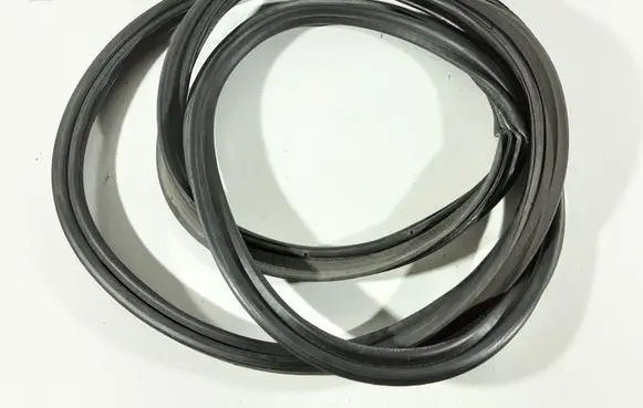 Toyota Yaris Trunk rubber seal (body) 