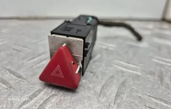 Volkswagen PASSAT B6 Hazard light switch 3C0953509