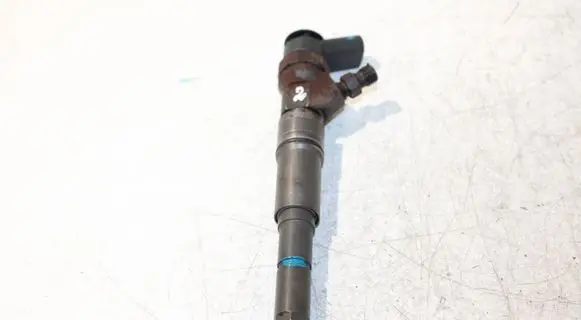 BMW 3 E90 E91 Fuel injector 7793836 0445110216