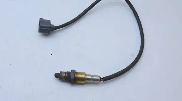 Mercedes-Benz C W204 Lambda probe sensor A0075426418 0253030009 19T123