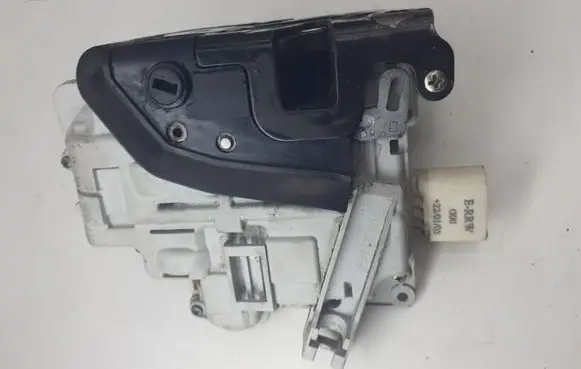 Audi A6 S6 C6 4F Rear door lock 4F0839016