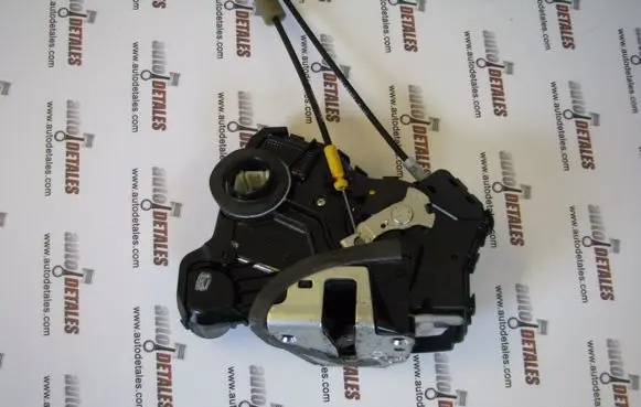 Toyota Sienna XL30 III Front door lock