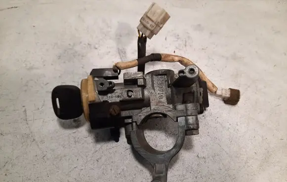 Mitsubishi Galant Ignition lock 337719