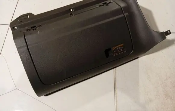 Volkswagen Golf V Glove box 1K1857290