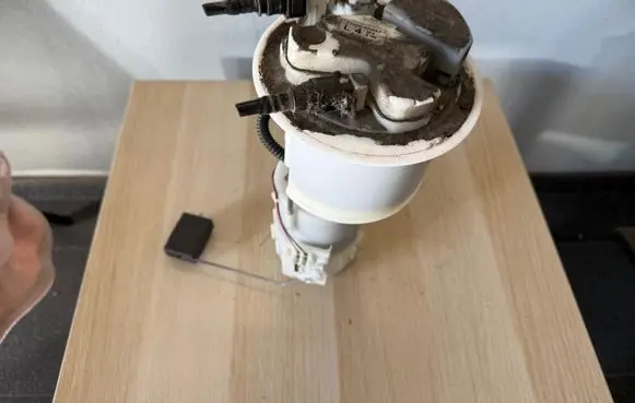 Peugeot 108 In-tank fuel pump 770200H041
