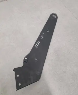 Volkswagen PASSAT B8 Radiator support slam panel bracket 